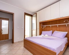 Hotelli Residence Smith - Piiano Terra 5a (Comacchio, Italia)