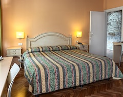 Hotel Suite Accommodation (Lucca, Italy)