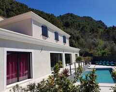 Toàn bộ căn nhà/căn hộ Contemporary Villa Between Nice And Villefranche Sur Mer (La Trinité, Pháp)
