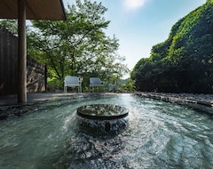 Ryokan Mifuneyama Rakuen (Takeo, Japan)