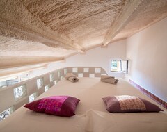 Otel 2 Bedroom Eco Farmhouse With Sea Views On An Organic Farm In Tarragona, Spain (Tortosa, İspanya)