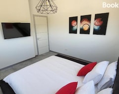 Bed & Breakfast tsymr grph b`rbh - Grappa (Yahel, Israel)