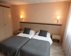 Khách sạn Hotel de la Vieille Tour (La Tour-de-Peilz, Thụy Sỹ)