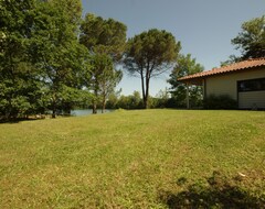 Toàn bộ căn nhà/căn hộ Contemporary Villa With Private Lake View (Lespinasse, Pháp)