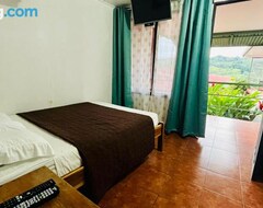 Khách sạn Hostal Nuevo Arenal Downtown, Private Rooms With Bathroom (Arenal, Costa Rica)