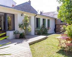 Toàn bộ căn nhà/căn hộ Charming Single-storey House And Its Flower Garden (Vernantes, Pháp)