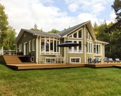 Entire House / Apartment Lakefront Cottage On Private Sandy Beach With Spectacular Sunsets (Lac-Simon, Canada)