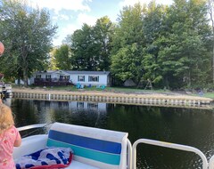 Entire House / Apartment A Great Getaway! Boat Available For Rent. Private And Quiet. A Must See! (Barryton, USA)