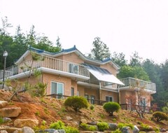 Khách sạn Hwayang Gyegok Domyeongsan Pension (Goesan, Hàn Quốc)