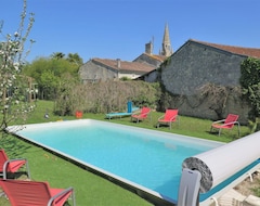 Toàn bộ căn nhà/căn hộ Beautiful Private Villa For 9 People With Wifi, Private Pool, Tv, Terrace, Pets Allowed And Park... (Bégadan, Pháp)