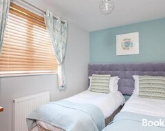 Cijela kuća/apartman Stunning!hot Tub & Log Burner, Lake Fronted, Sleeps 8 In 4 Bedrooms, Wifi & Sky (St Columb Major, Ujedinjeno Kraljevstvo)