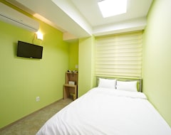 Khách sạn Rainbow Hotel Myeongdong (Seoul, Hàn Quốc)