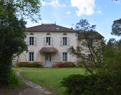Hele huset/lejligheden Family Property In Lush Greenery 40 Minutes From The Ocean (Saugnac-et-Cambran, Frankrig)