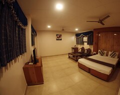 Hotel Dolphin (Raipur, India)