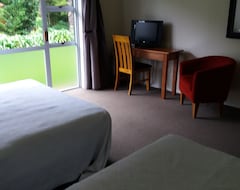 Khách sạn Patuha Rainforest Retreat (New Plymouth, New Zealand)