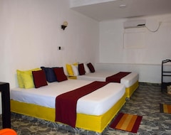 Hotel Golden Beach Cottages (Trincomalee, Sri Lanka)