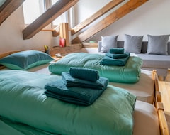 Hotel Chrona Bed & Breakfast (Jenaz, Schweiz)