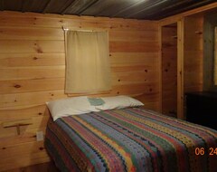 Entire House / Apartment Quiet, Peaceful, Relaxing Overall A Great Get Away Cabin! (Urbana, USA)