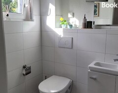 Koko talo/asunto Lin's Place - Private Room with bath near Fair (Hannover, Saksa)