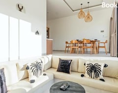 Toàn bộ căn nhà/căn hộ Brand New Enchanting 2 Bedroom Villa In Canggu (West Lampung, Indonesia)