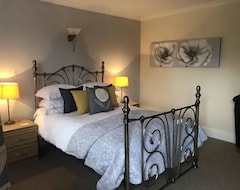 Bed & Breakfast The White Horse Inn (Halstead, United Kingdom)