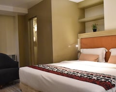 Hotel Avalu Residences (Makati, Philippines)