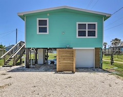 Cijela kuća/apartman Breezy Surfside Beach Home With Deck And Grill! (Surfside Beach, Sjedinjene Američke Države)