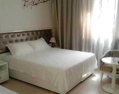 Hotel Comfort (Tirana, Albania)