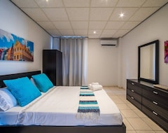Khách sạn Famous Handelskade Apt | Balcony | 2 Bedroom (Willemstad, Curacao)
