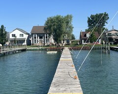 Entire House / Apartment Family Fun, Amazing Sandy Waterfront, Boating, Fishing And Hunting (Algonac, USA)