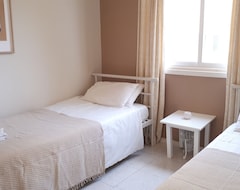 Khách sạn Cozy 2 Bedroom Apt With Pool, Perfect Location, Ac, Wifi Free (Paphos, Síp)