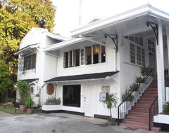 Bed & Breakfast White  - Burgos By Hometownph (Bacolod, Philippines)