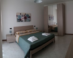 Hotel Appartamenti Esmera (Desenzano del Garda, Italy)