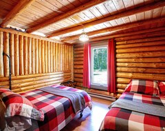 Entire House / Apartment Chalet Du 4e - Les Chalets Tourisma (Saint-Raymond, Canada)