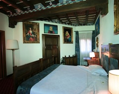 Hotel Castello di Pavone (Pavone Canavese, Italy)
