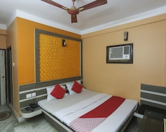 Oyo 60609 Hotel Tanushree (Tarapith, Hindistan)