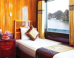 Hotel Seasun Cruise (Ha Long, Vietnam)