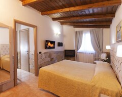 Khách sạn Holiday apartment Studio with air conditioning and bathroom with jacuzzi (Grosseto, Ý)