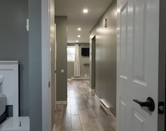 Toàn bộ căn nhà/căn hộ Newly Renovated 2bed/1bath Apartment / Cozy&clean (Kemptville, Canada)