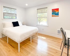 Entire House / Apartment The Columbia City Hideaway | Renovated, Dog-friendly Home With Great Yard/patio (Seattle, USA)