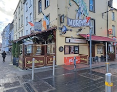 Otel Creedons Traditional Welcome Accommodation (Cork, İrlanda)
