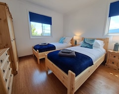 Hotel River View - Sleeps 4 Guests In 2 Bedrooms (Brundall, Storbritannien)