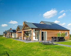 Toàn bộ căn nhà/căn hộ Energy–neutral Family Bungalow Of 180 M² Suitable For 14 People (Akkrum, Hà Lan)