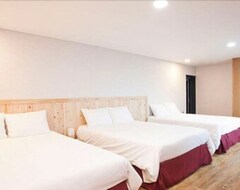 Hotel52 (Seogwipo, South Korea)