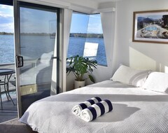 Nhà trọ Drift Flotel - Luxury Houseboat Experience (Russell Island, Úc)