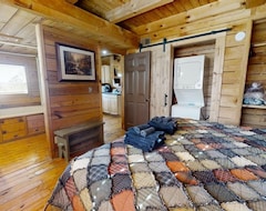 Toàn bộ căn nhà/căn hộ New Listing! Smoky Mountain Cabin Just Remodeled With A Great View (Townsend, Hoa Kỳ)