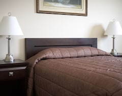 Hotelli Econo Lodge Inn & Suites Innisfail (Innisfail, Kanada)