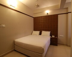 Khách sạn Hotel Srivar S (Thrissur, Ấn Độ)