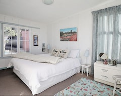 Entire House / Apartment White Ivory Cottage, Riverton (Riverton, New Zealand)