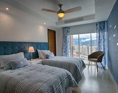 Khách sạn Upgraded, Spacious Ocean View Condo | Infinity Pools, Gym, Hotel Zone (Puerto Vallarta, Mexico)
